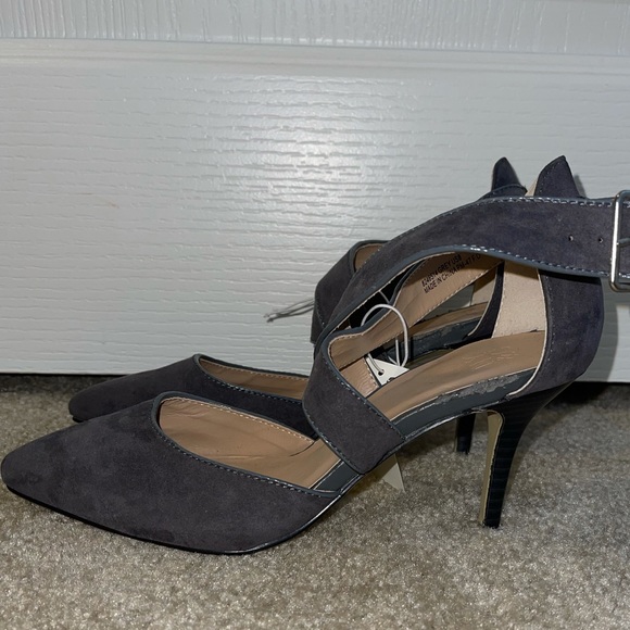 NY & CO Strapped Around Foot/Ankle Heels - Picture 2 of 6